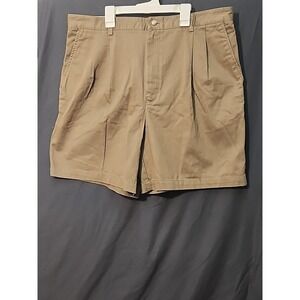 Christopher Hayes Green Khaki Shorts Size 38